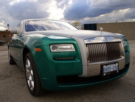 Rolls Roys Ghost 2-tone wrap
